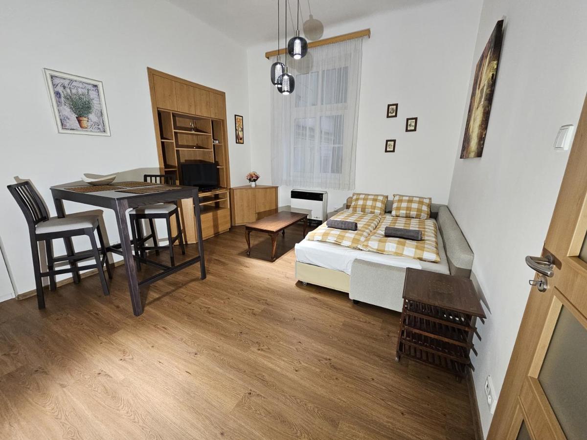 Sweet Apartment In The Heart Of Прага Екстериор снимка
