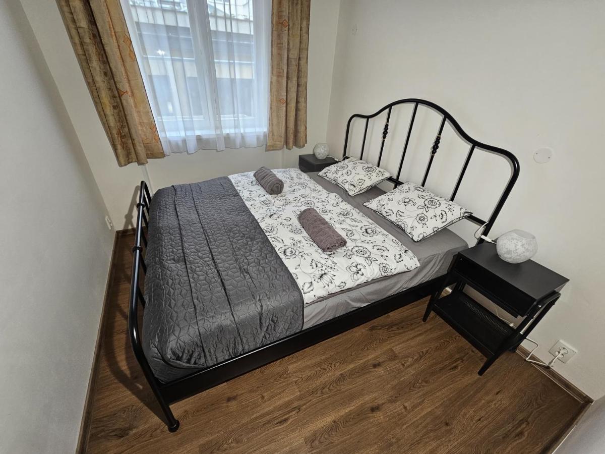 Sweet Apartment In The Heart Of Прага Екстериор снимка